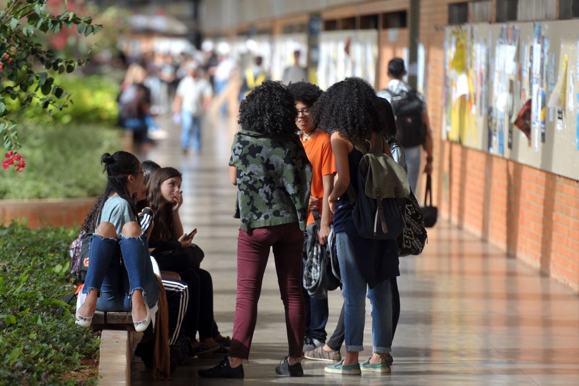 João Azevêdo sanciona lei que garante 10% de bonificação na nota do Enem para ingresso de alunos da Paraíba na UEPB