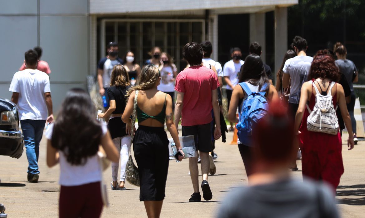 Quase 4 milhões de candidatos fazem primeiras provas do Enem em todo o Brasil Quase 4 milhões de candidatos fazem primeiras provas do Enem em todo o Brasil