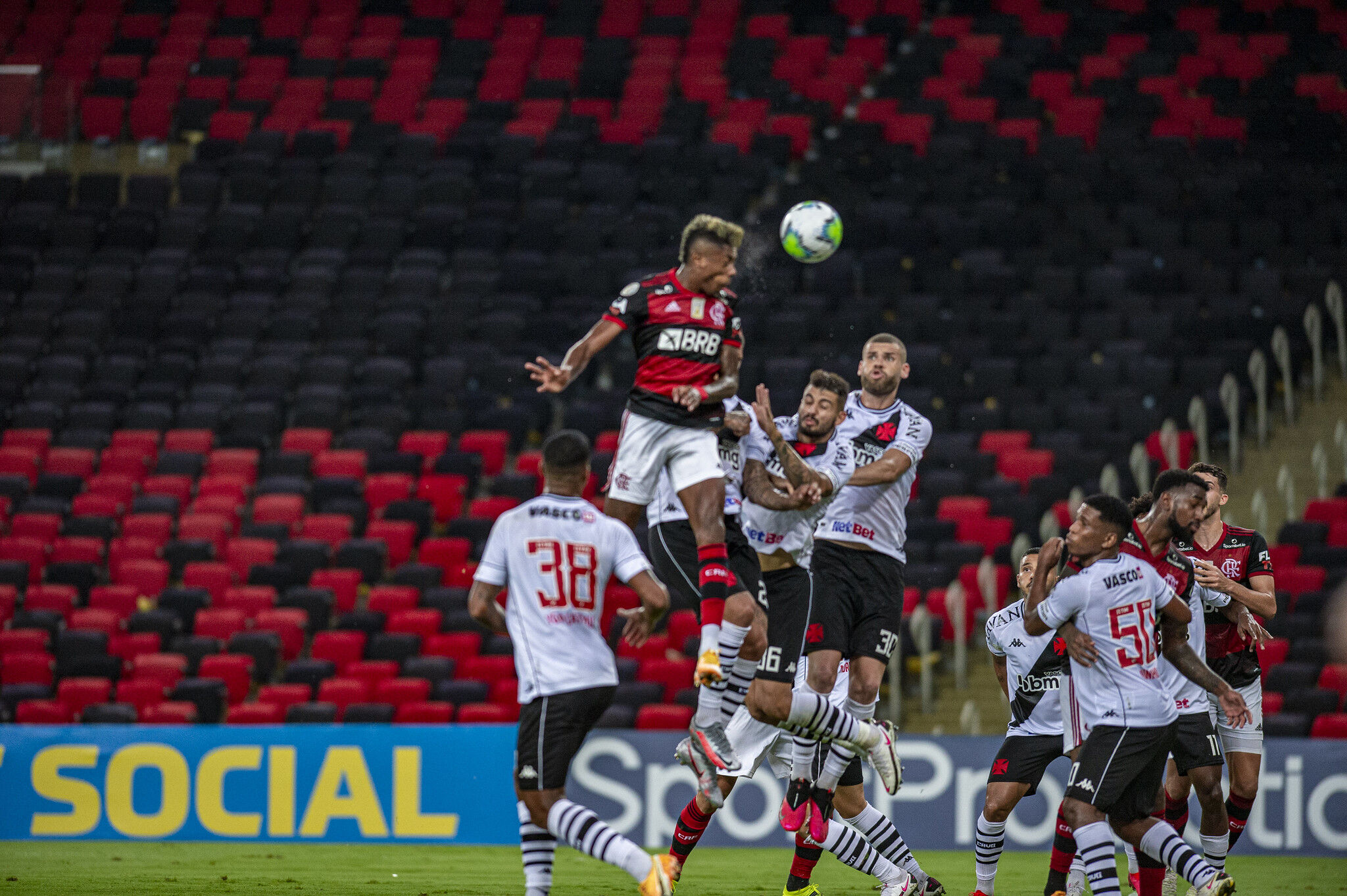 Arrancada do Flamengo faz internautas viralizarem memes