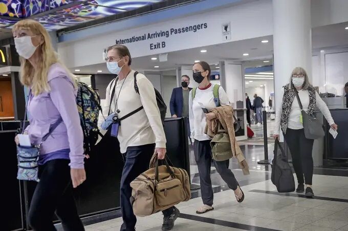 EUA suspendem teste de Covid obrigatório para viajantes internacionais EUA suspendem teste de Covid obrigatório para viajantes internacionais