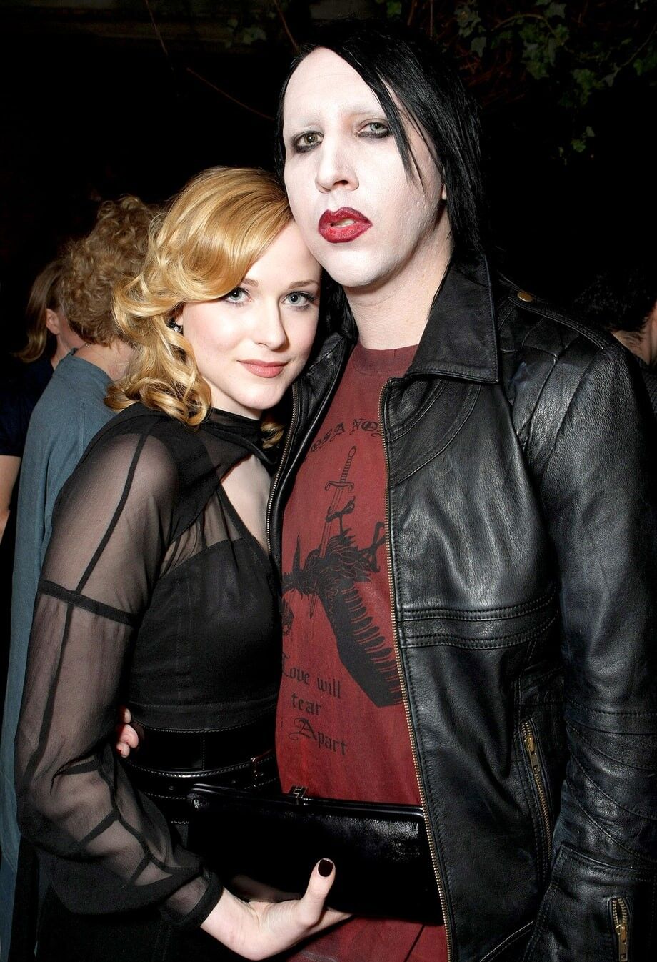 Empresário rompe com Marilyn Manson após denúncias de abuso; atriz defende músico Empresário rompe com Marilyn Manson após denúncias de abuso; atriz defende músico
