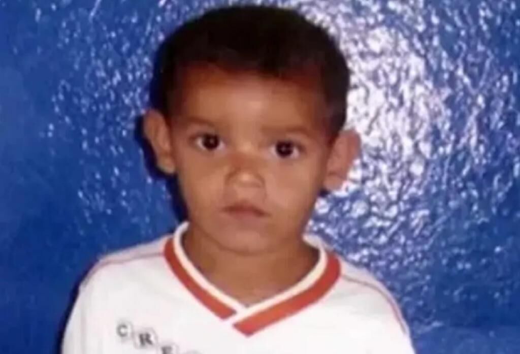 Acusados de matar criança em “ritual macabro” são condenados a mais de 30 anos de prisão Acusados de matar criança em “ritual macabro” são condenados a mais de 30 anos de prisão