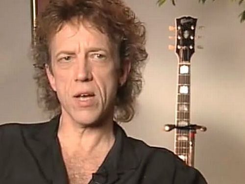 Ex-guitarrista da banda Fleetwood Mac é encontrado morto