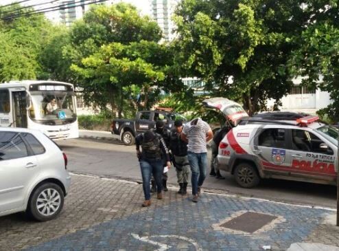 Ex-vocalista da banda Magníficos é preso suspeito de envolvimento em esquema que desviou R$ 12 milhões Ex-vocalista da banda Magníficos é preso suspeito de envolvimento em esquema que desviou R$ 12 milhões