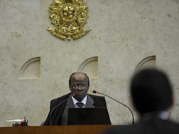 Ex-namorada alemã diz que Joaquim Barbosa é 'incrivelmente íntegro' Ex-namorada alemã diz que Joaquim Barbosa é 'incrivelmente íntegro'