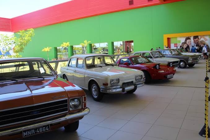 Encontro de carros antigos acontece no Home Center Ferreira Costa, em João Pessoa Encontro de carros antigos acontece no Home Center Ferreira Costa, em João Pessoa