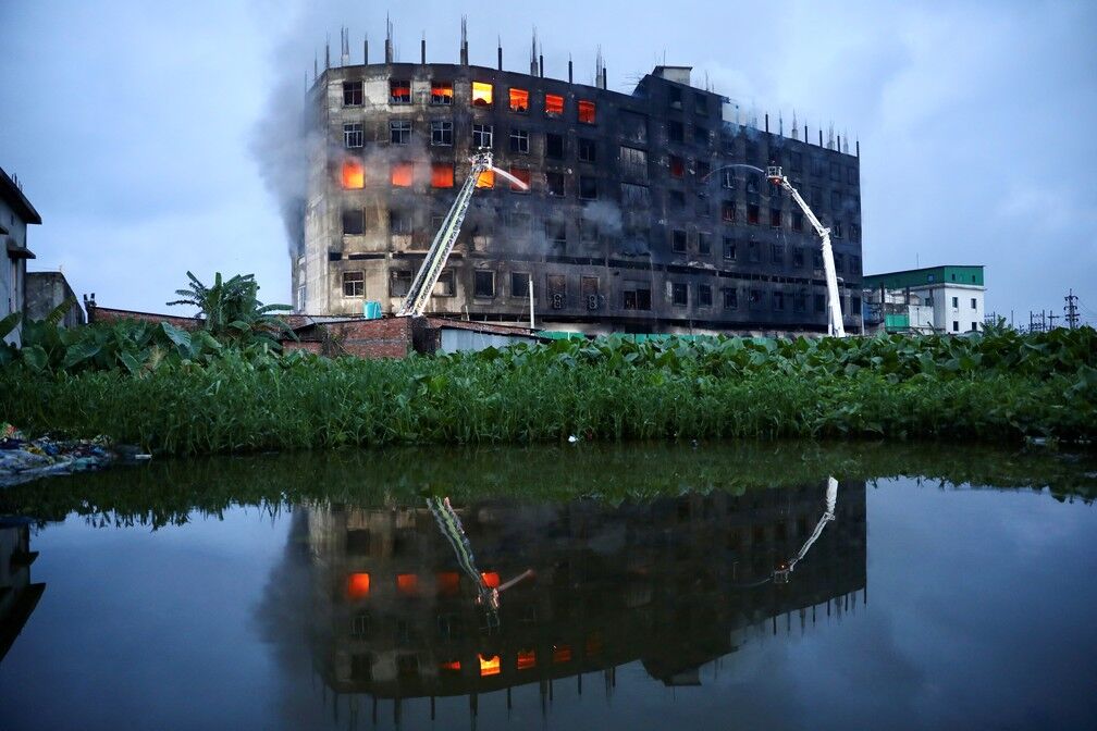 Mais de 40 pessoas morrem em incêndio em fábrica em Bangladesh Mais de 40 pessoas morrem em incêndio em fábrica em Bangladesh