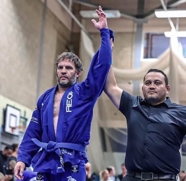 Tom Hardy, de 'Venom', conquista medalha de ouro em competição de jiu-jitsu brasileiro Tom Hardy, de 'Venom', conquista medalha de ouro em competição de jiu-jitsu brasileiro