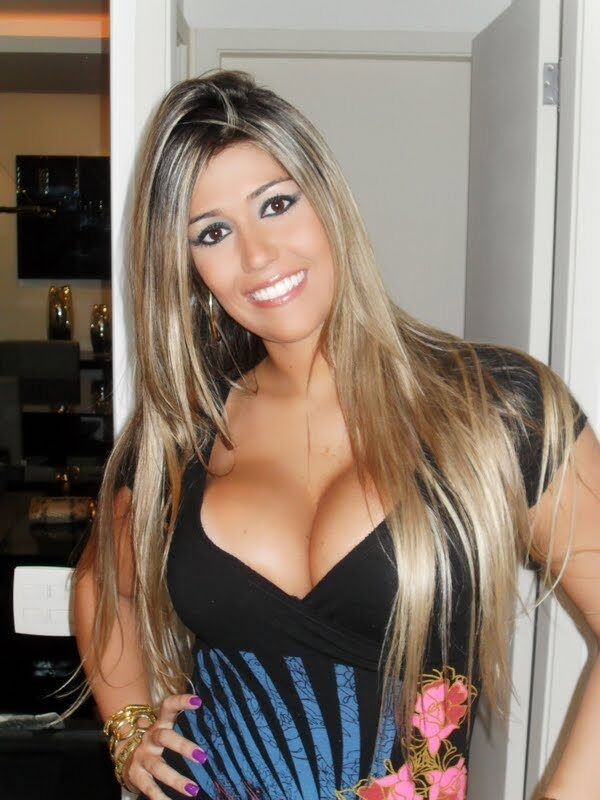 Fernanda Girão, do BBB 12, já teria namorado a cantora Nise Palhares Fernanda Girão, do BBB 12, já teria namorado a cantora Nise Palhares