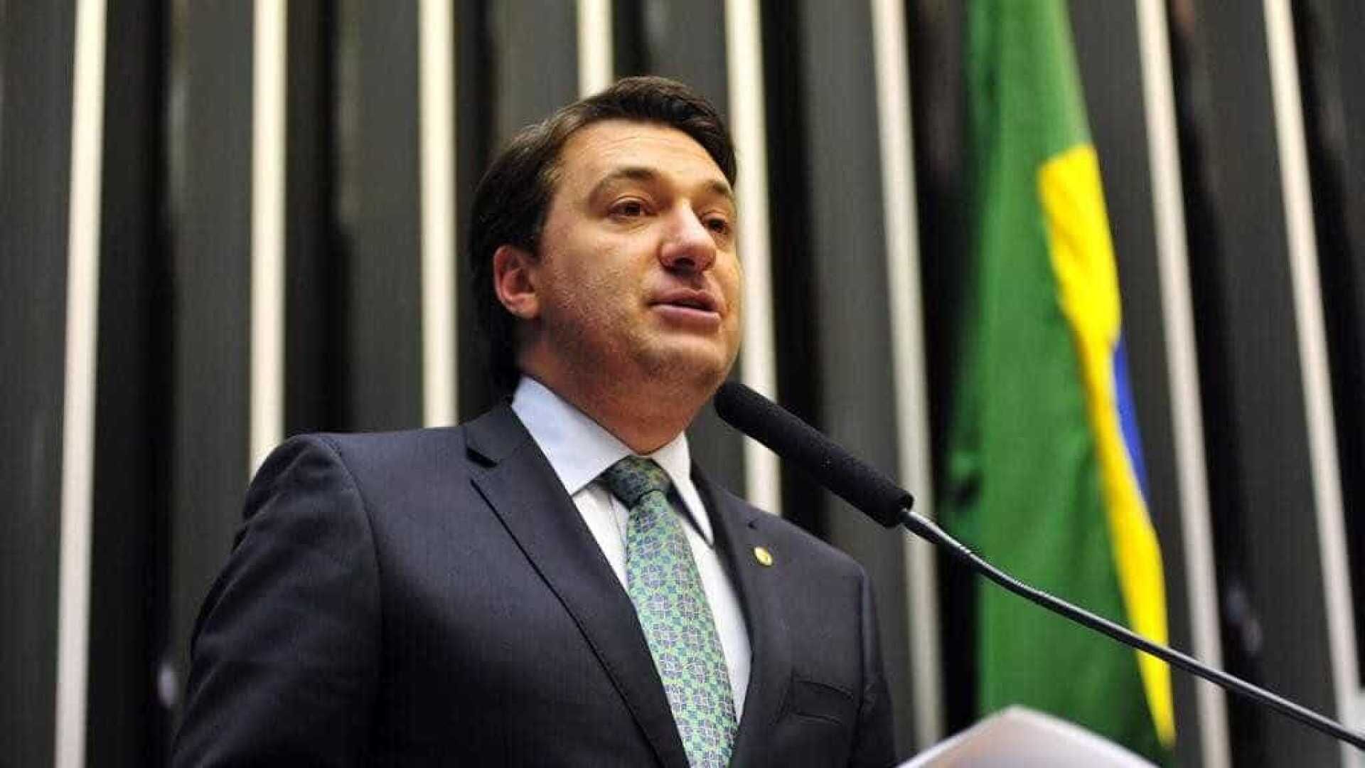 Briga de deputados quase acaba em pancadaria: 'Vou te pegar, vagabundo' Briga de deputados quase acaba em pancadaria: 'Vou te pegar, vagabundo'