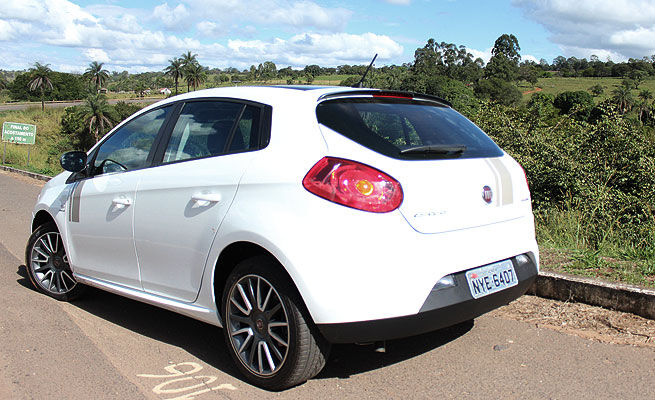 Fiat Bravo ganha versão Sporting por R$ 58.140 Fiat Bravo ganha versão Sporting por R$ 58.140