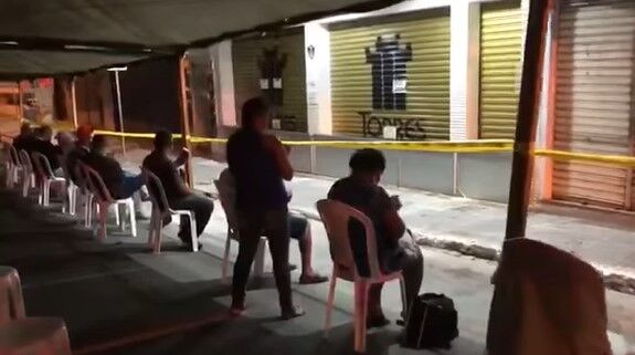 Auxílio Emergencial: população faz fila durante a noite para garantir atendimento na Caixa Econômica em Campina Grande Auxílio Emergencial: população faz fila durante a noite para garantir atendimento na Caixa Econômica em Campina Grande