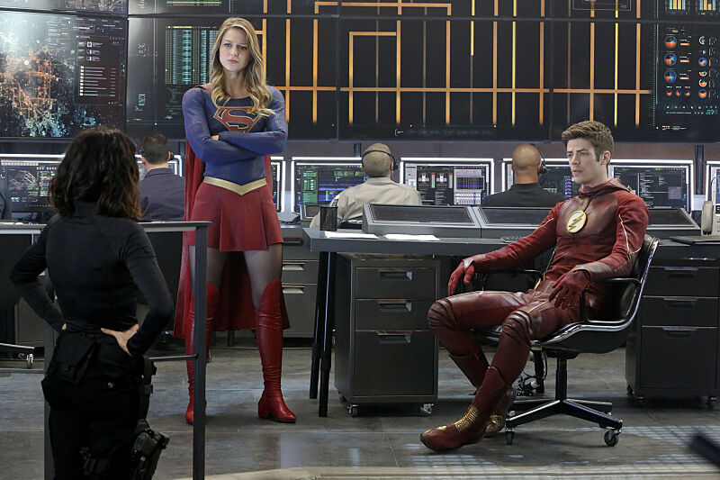 Flash e Supergirl se encontram em novo trailer Flash e Supergirl se encontram em novo trailer
