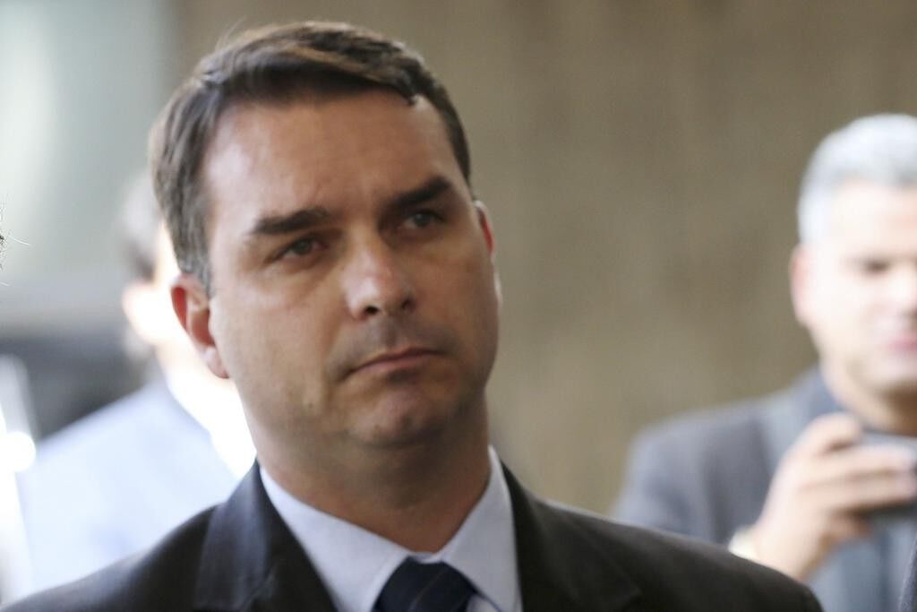 Flávio Bolsonaro é chefe de organização criminosa, diz MP Flávio Bolsonaro é chefe de organização criminosa, diz MP