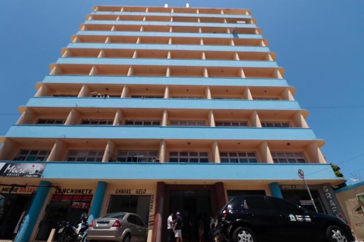 Mulher morre após cair em fosso de elevador no Centro de Fortaleza Mulher morre após cair em fosso de elevador no Centro de Fortaleza