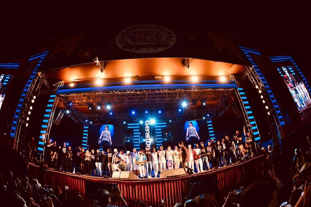 Banda de Gabriel Diniz homenageia cantor no Maior São João do Mundo Banda de Gabriel Diniz homenageia cantor no Maior São João do Mundo