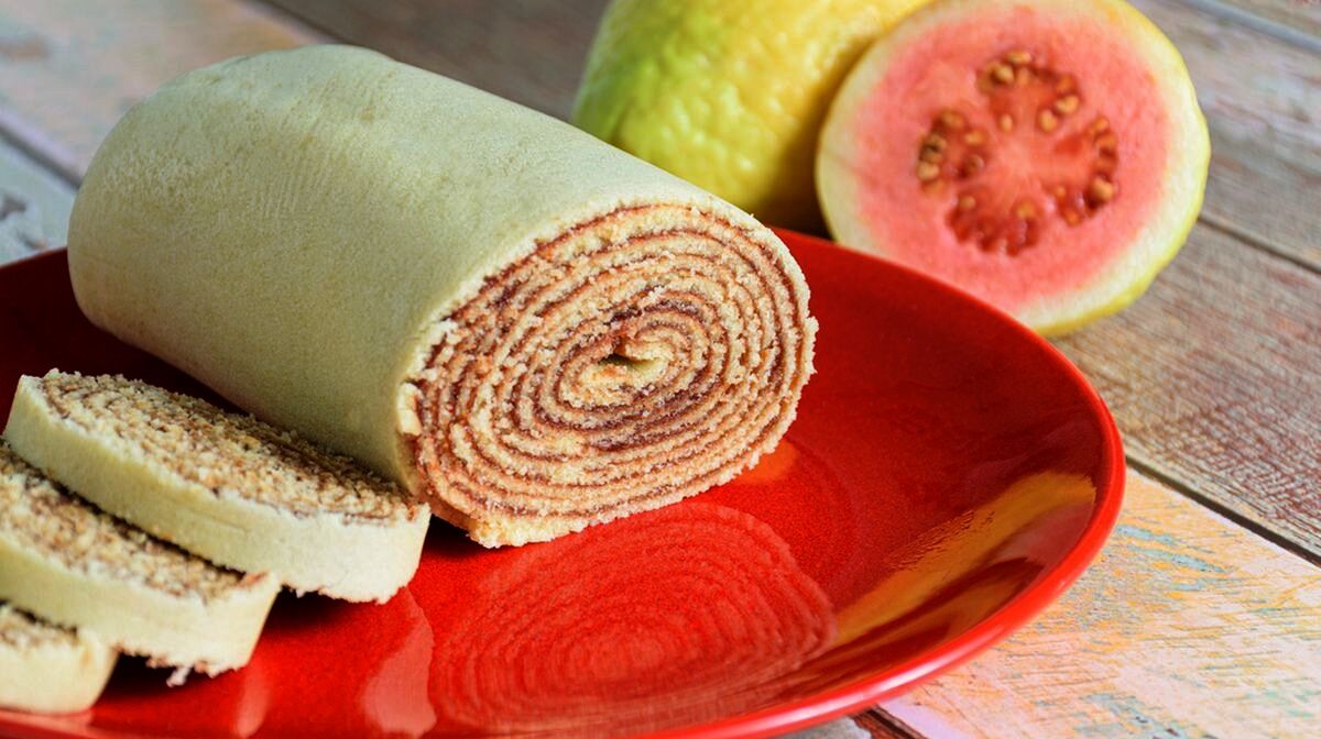 Bolo de rolo com recheio de goiabada Bolo de rolo com recheio de goiabada