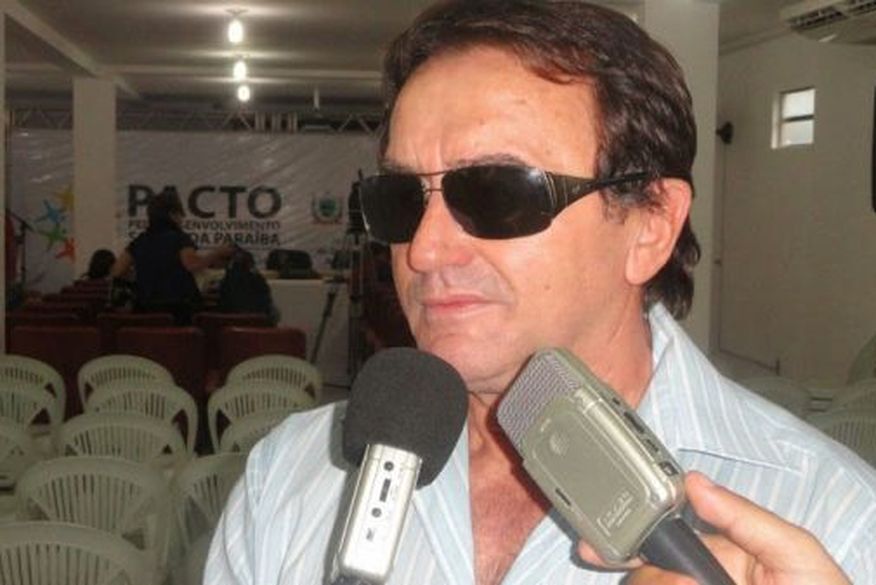 'MARAJÁ DO CARIRI': Após denúncia do ClickPB, MP entra com ação contra ex-prefeito de Sumé por acumular cargos 'MARAJÁ DO CARIRI': Após denúncia do ClickPB, MP entra com ação contra ex-prefeito de Sumé por acumular cargos