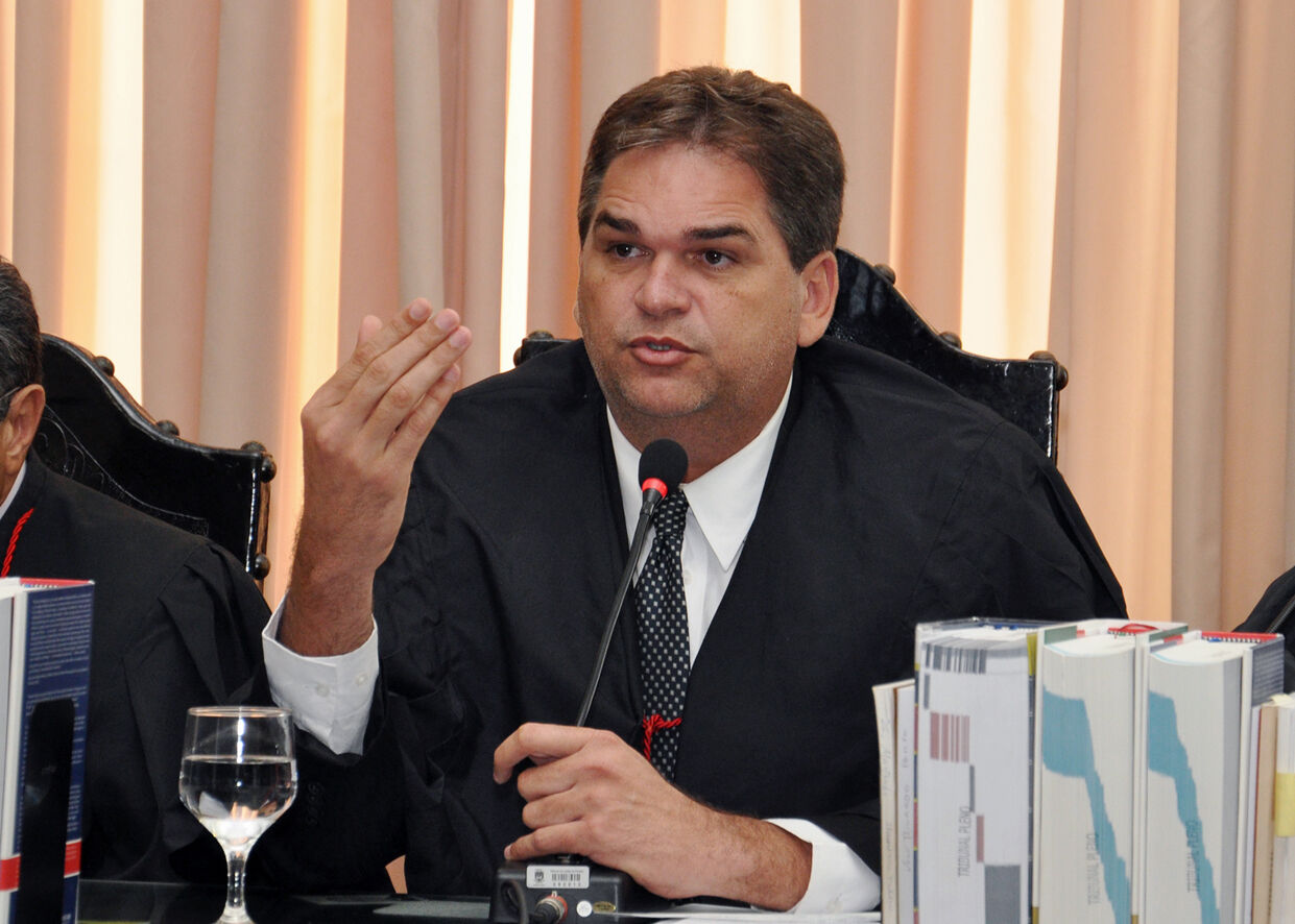 Desembargador suspende Lei Seca e libera comercialização de bebida no dia da eleição Desembargador suspende Lei Seca e libera comercialização de bebida no dia da eleição