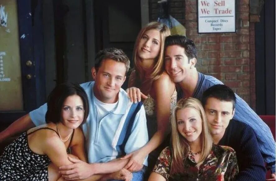 Atores de 'Friends' se pronunciam sobre a morte de Matthew Perry: 'Estamos todos totalmente devastados'