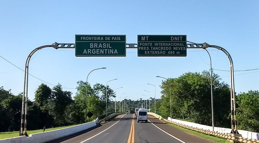 Brasil fecha fronteiras para entrada de estrangeiros vindos de países vizinhos na América do Sul Brasil fecha fronteiras para entrada de estrangeiros vindos de países vizinhos na América do Sul