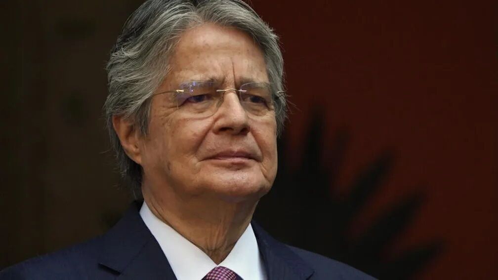 Em meio a crise, presidente do Equador autoriza posse e porte de armas para civis Em meio a crise, presidente do Equador autoriza posse e porte de armas para civis