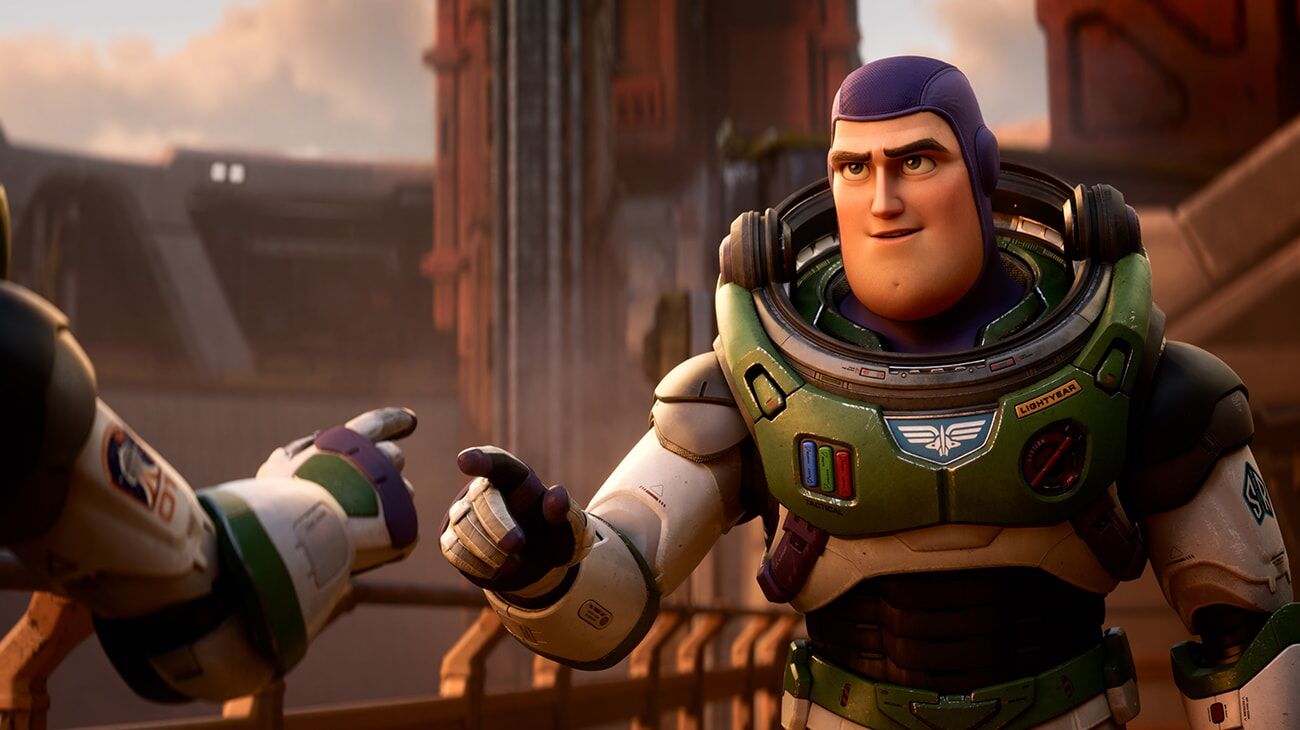 Lightyear é banido em países do Oriente Médio por beijo gay Lightyear é banido em países do Oriente Médio por beijo gay