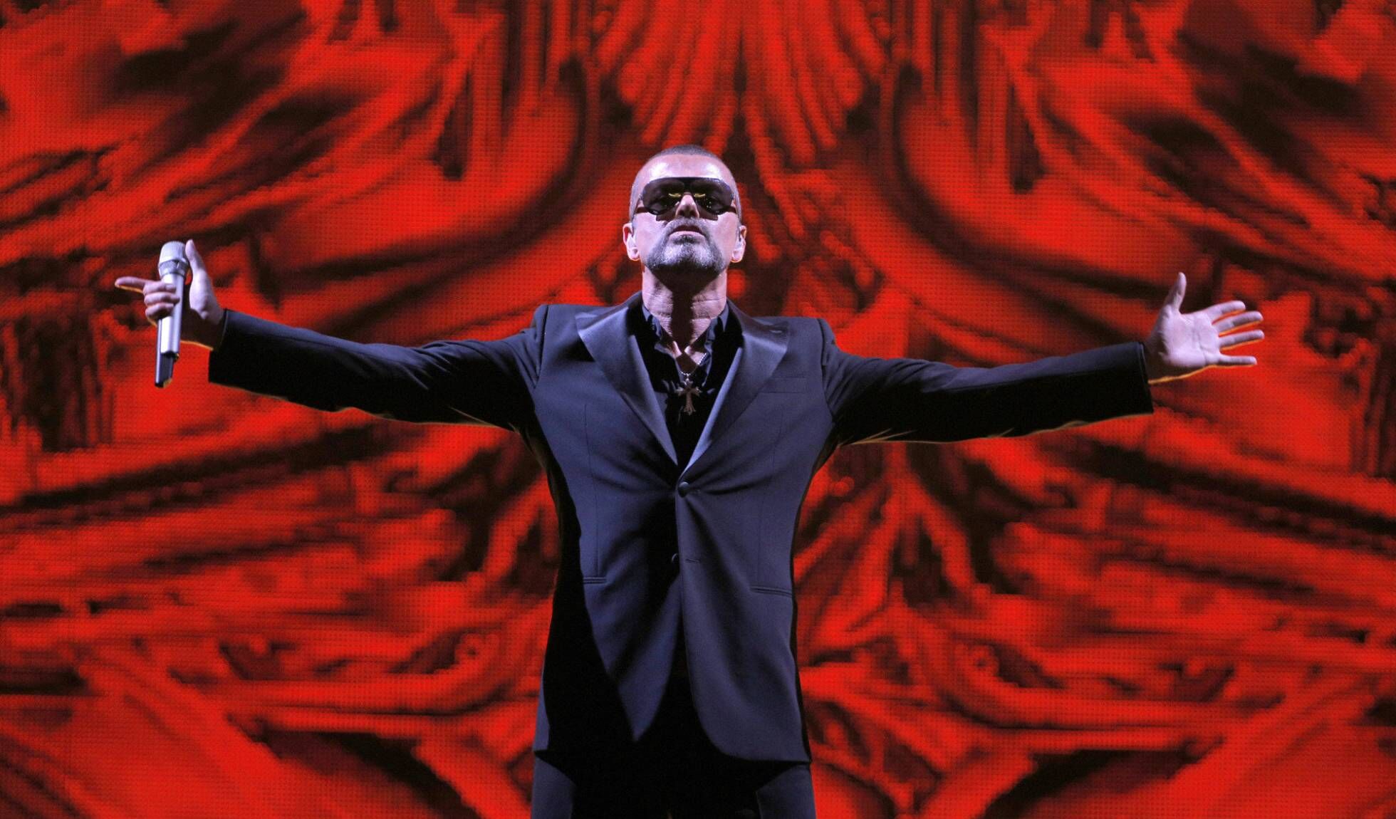 Madonna, Elton John e outros famosos lamentam morte de George Michael Madonna, Elton John e outros famosos lamentam morte de George Michael