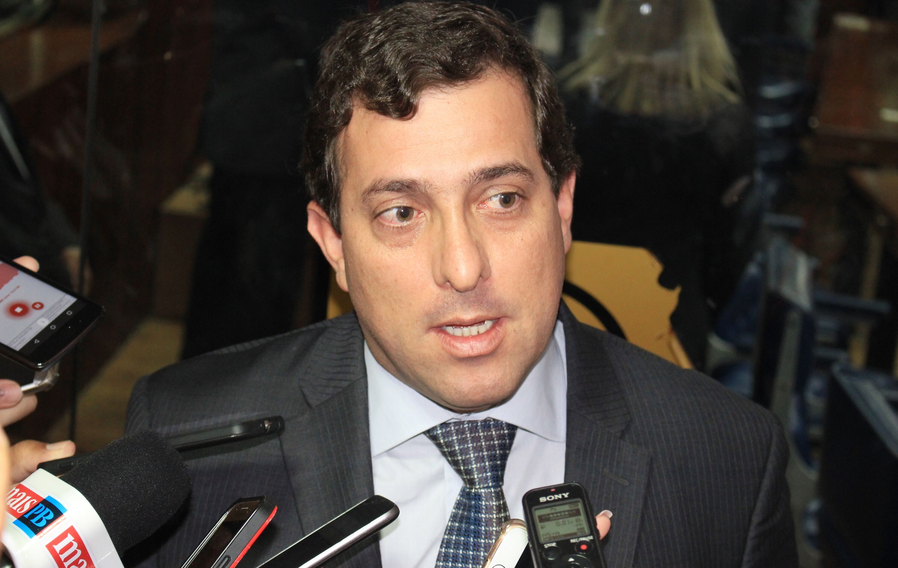 Gervásio Maia defende mesa diretora da Assembleia "eclética" e revela reunião com parlamentares do PSB Gervásio Maia defende mesa diretora da Assembleia "eclética" e revela reunião com parlamentares do PSB