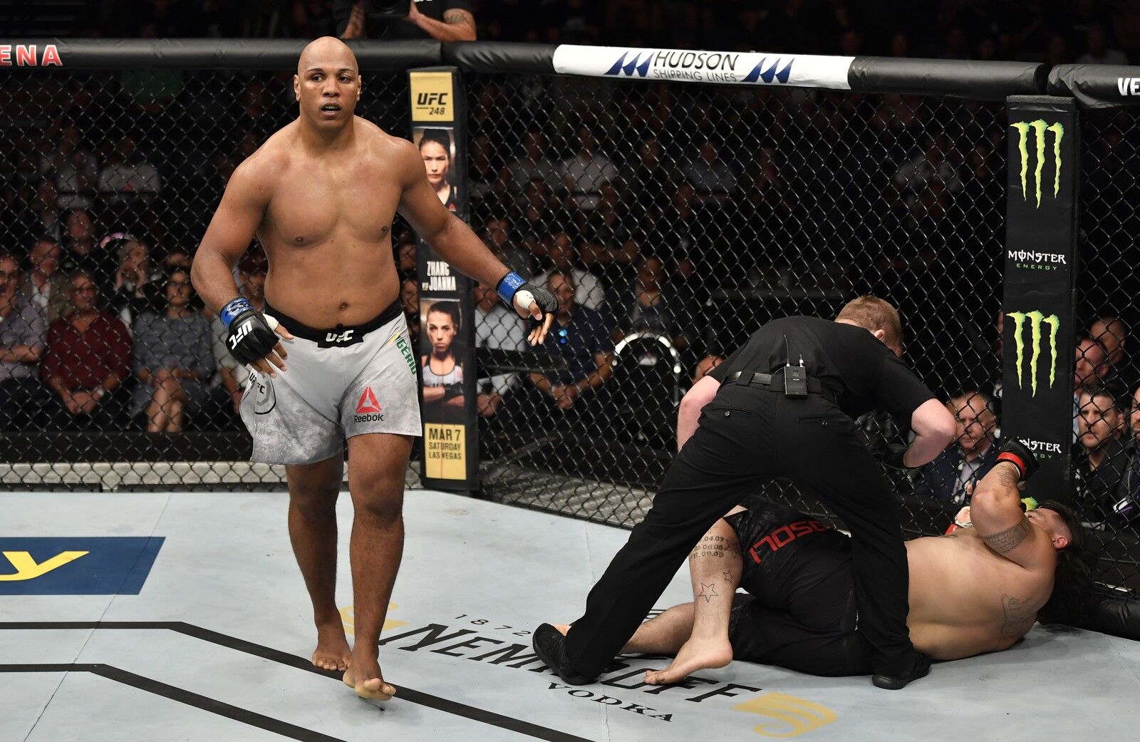 Marcos Pezão vibra com retorno vitorioso e mira vaga no UFC 250 em São Paulo Marcos Pezão vibra com retorno vitorioso e mira vaga no UFC 250 em São Paulo