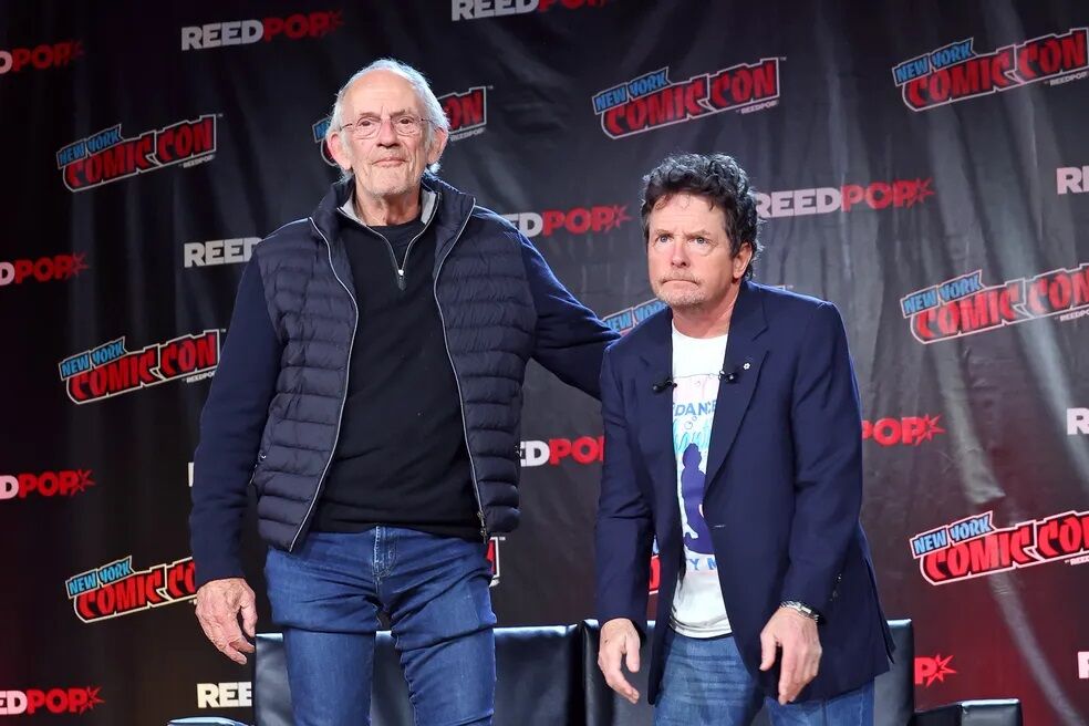 Comic-Con de Nova York: Marty McFly e Doc Brown se reencontram e emocionam fãs de 'De Volta para o Futuro' Comic-Con de Nova York: Marty McFly e Doc Brown se reencontram e emocionam fãs de 'De Volta para o Futuro'