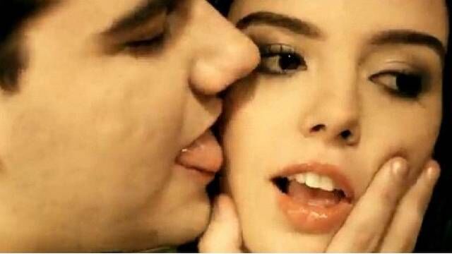 Giovanna Lancellotti já ficou com 3 da banda Cine antes de Pe Lanza