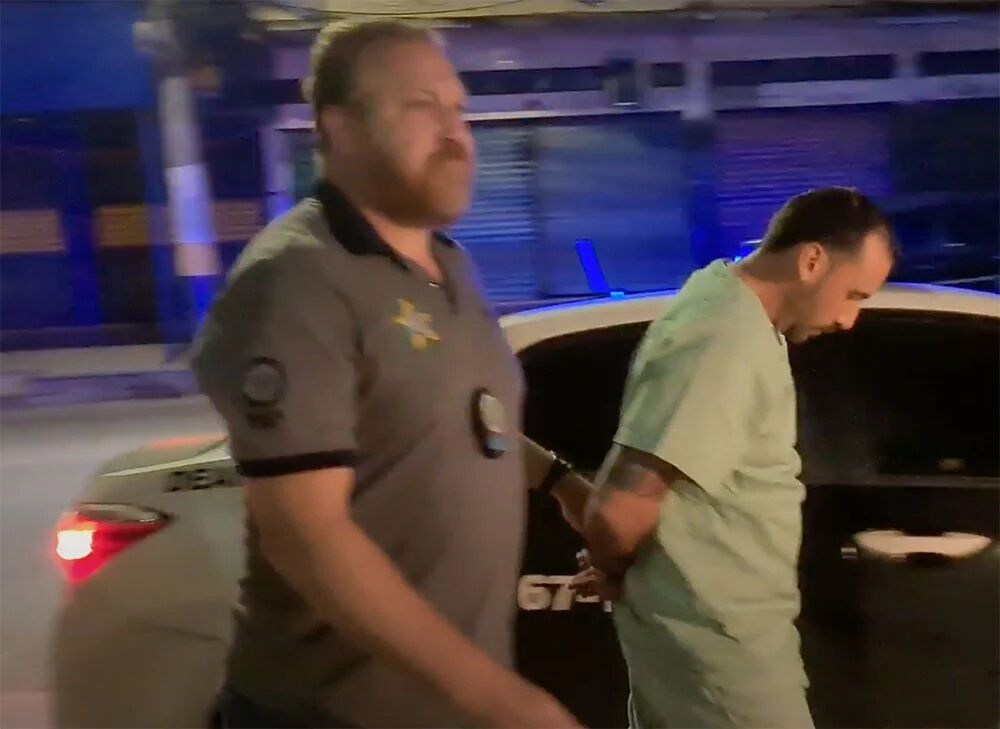 Jovem que pode ser outra vítima de anestesista diz ter apagado durante o parto e que acordou suja Jovem que pode ser outra vítima de anestesista diz ter apagado durante o parto e que acordou suja
