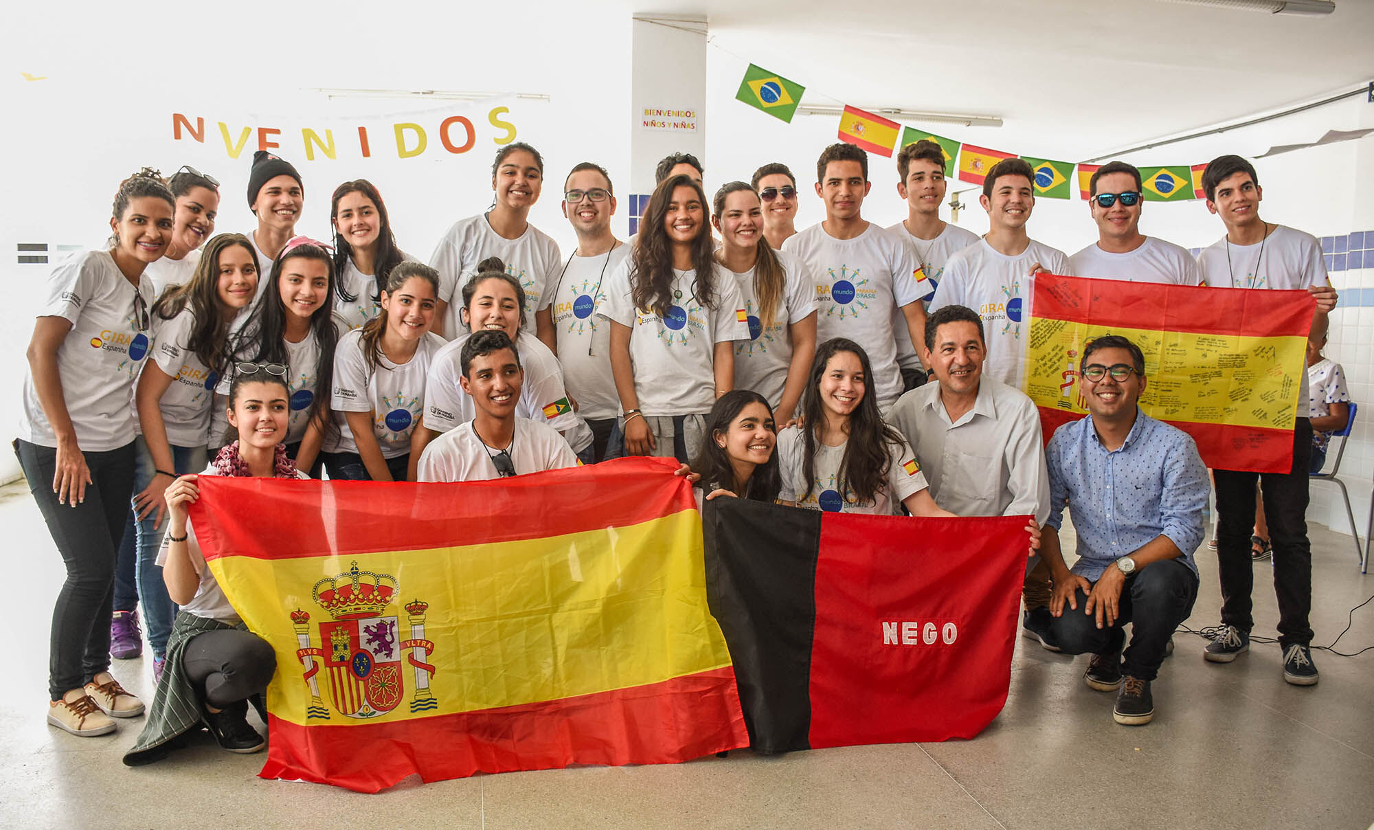 Estudantes do programa Gira Mundo Espanha são recebidos com festa na volta a João Pessoa