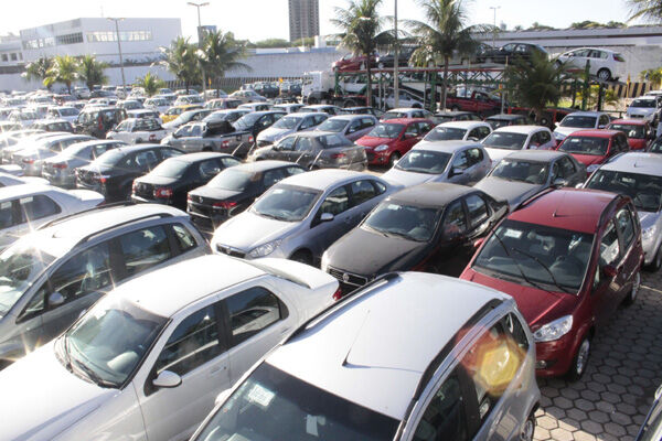 Governo quer anunciar no dia 25 medida para baratear carro popular; veja planos em estudo Governo quer anunciar no dia 25 medida para baratear carro popular; veja planos em estudo
