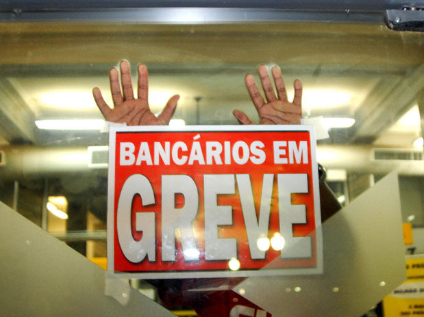 Bancários devem entrar em greve e agências poderão fechar a partir da próxima terça-feira greve, bancários