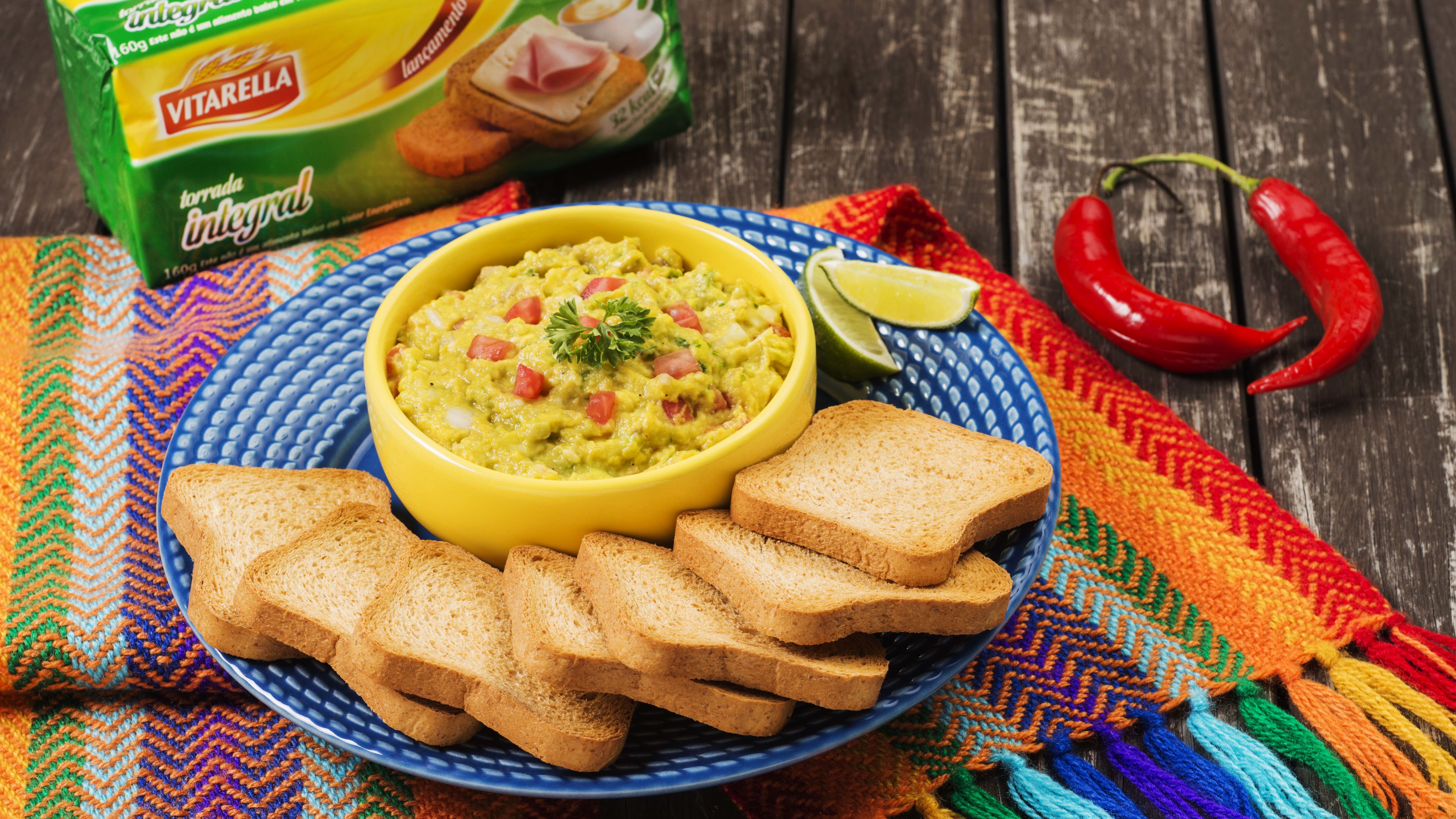 Guacamole com Torradas Integrais Guacamole com Torradas Integrais