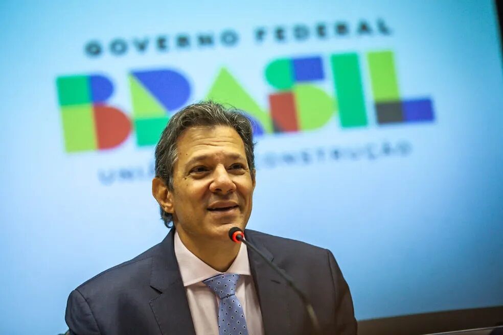 Haddad diz que elevar impostos não está no radar, mas defende cobrança maior de 'abastados'