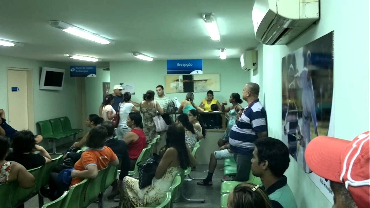 Médica chega atrasada, nega atendimento e chama pacientes de favelados no Hapvida Médica chega atrasada, nega atendimento e chama pacientes de favelados no Hapvida
