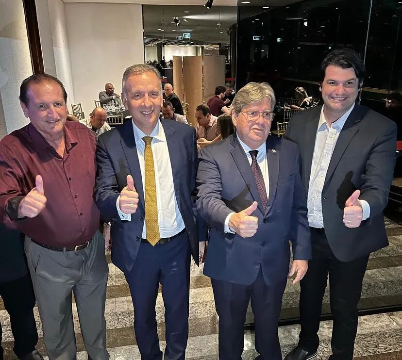 Gervásio Maia diz que fotos de João Azevêdo com Aguinaldo Ribeiro durante jantar em Brasília "falam por si" e chapa deve ser definida até semana que vem Gervásio Maia diz que fotos de João Azevêdo com Aguinaldo Ribeiro durante jantar em Brasília "falam por si" e chapa deve ser definida até semana que vem