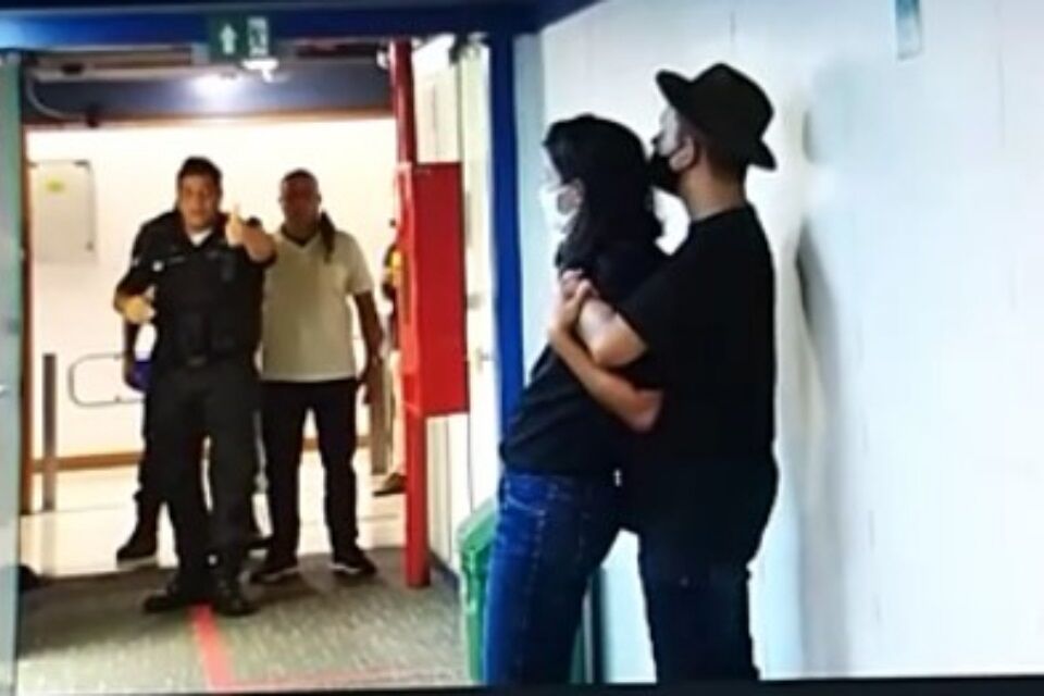 Vídeo: Repórter da Globo é mantida refém na sede da emissora no RJ por homem a procura de Renata Vasconcelos Vídeo: Repórter da Globo é mantida refém na sede da emissora no RJ por homem a procura de Renata Vasconcelos