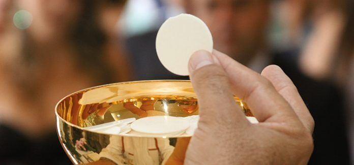 Vândalos invadem igreja e roubam hóstias no Litoral Norte da Paraíba Vândalos invadem igreja e roubam hóstias no Litoral Norte da Paraíba