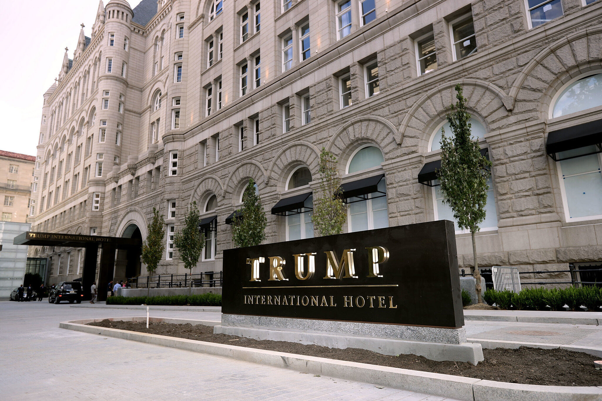 Hotel de Trump em Washington lucra US$ 2 milhões em apenas quatro meses Hotel de Trump em Washington lucra US$ 2 milhões em apenas quatro meses