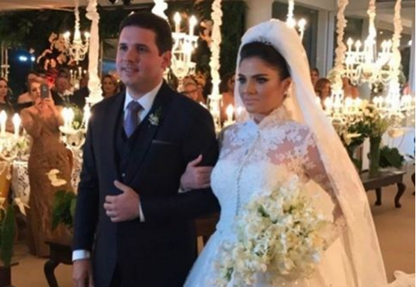 Hugo Motta comemora casamento em festa com presença de políticos Hugo Motta comemora casamento em festa com presença de políticos