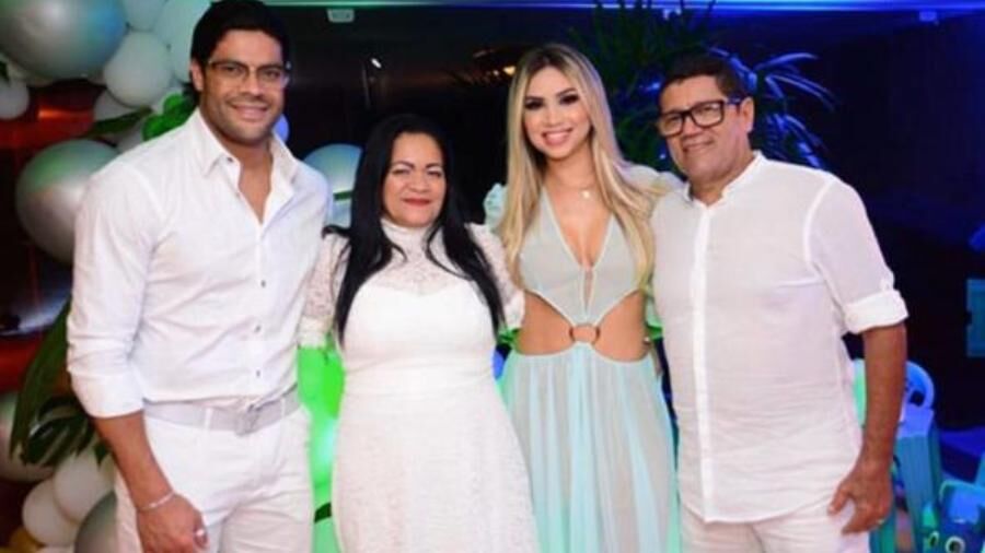 Família de Hulk apoia namoro de jogador com sobrinha da ex-esposa Família de Hulk apoia namoro de jogador com sobrinha da ex-esposa