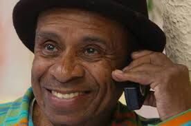 Humorista Canarinho, de 'A praça é nossa', morre aos 86 anos Humorista Canarinho, de 'A praça é nossa', morre aos 86 anos