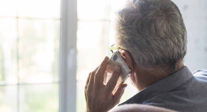OMS pede que filhos e netos liguem sempre para pais e avós confinados OMS pede que filhos e netos liguem sempre para pais e avós confinados