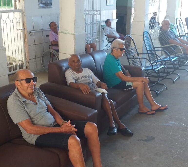 Abrigo busca voluntários para apadrinhar idosos neste Natal, em João Pessoa Abrigo busca voluntários para apadrinhar idosos neste Natal, em João Pessoa