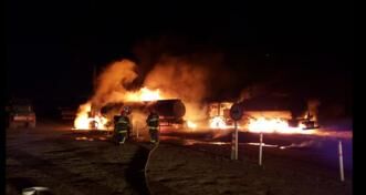 Caminhão carregado de combustível explode na Paraíba Caminhão carregado de combustível explode na Paraíba