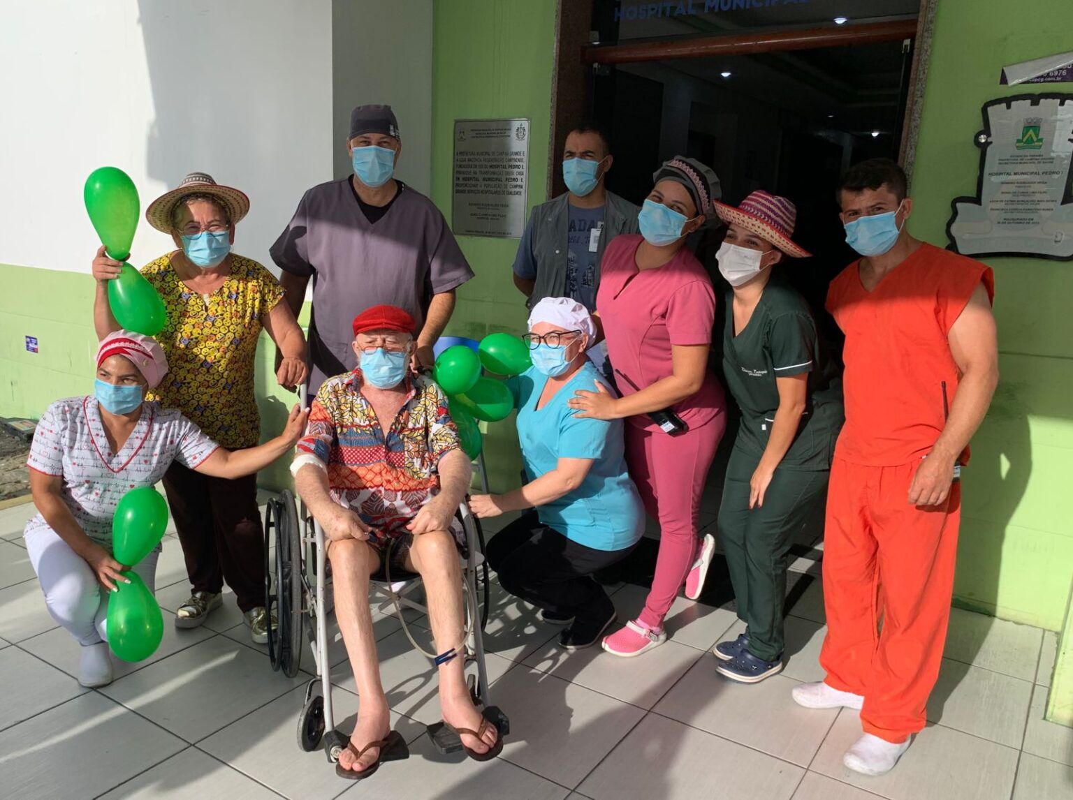 Biliu de Campina recebe alta médica do Complexo Hospitalar Municipal Pedro I Biliu de Campina recebe alta médica do Complexo Hospitalar Municipal Pedro I